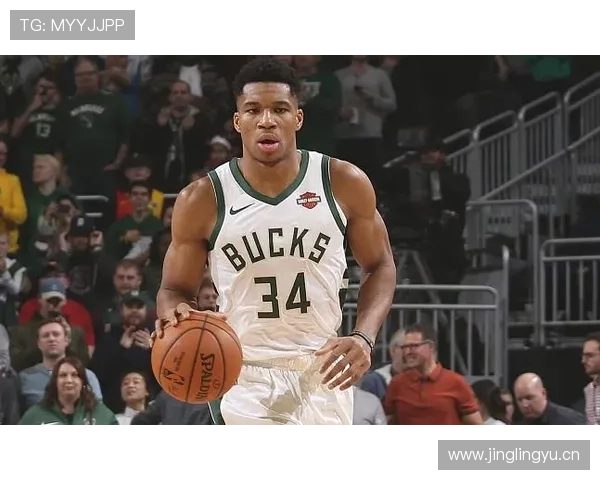 字母哥训练完回家路上还在啃鸡胸肉，这人是真把健身房当卧室了